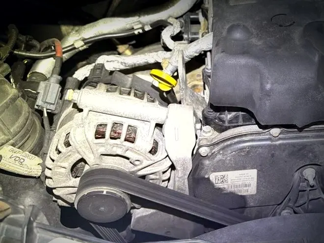 Alternador y componentes eléctricos del motor en Phil's Electric Auto Expert en Pompano Beach